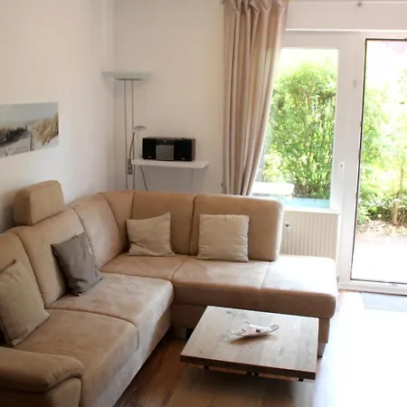 Maritime In Strandnaehe *